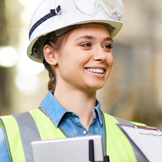 Ein Azubi redet mit seinem Chef.