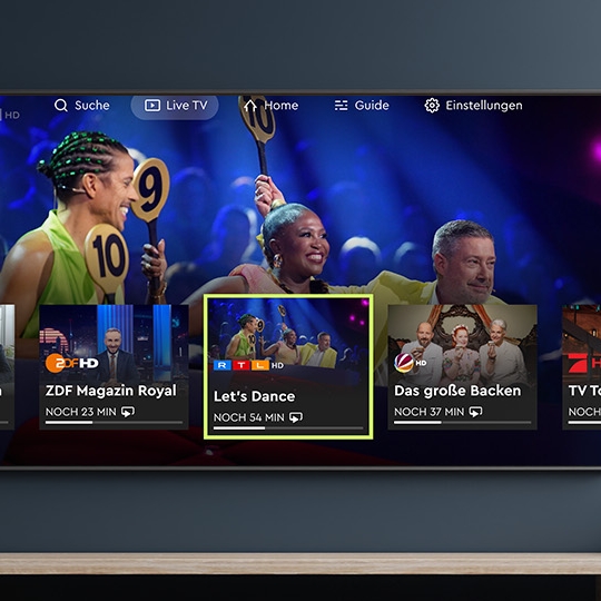 Ein Fernseher der ein Programm laufen hat.