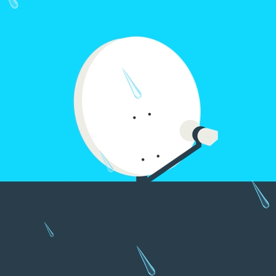 Eine stilisierte Grafik zeigt ein Haus mit einer Satellitenschüssel auf dem Dach. Es regnet, und einzelne Regentropfen sind sichtbar. Im Hintergrund ist der Himmel in hellem Blau gehalten. Rechts oben befindet sich das Logo von ASTRA, bestehend aus einem weißen stilisierten Dreieck mit einem Bogen darunter. Das Bild vermittelt, dass Satellitenfernsehen auch bei schlechtem Wetter zuverlässig funktioniert.