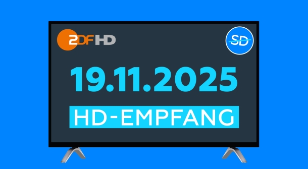 Das Bild zeigt einen Fernseher vor einem einfarbig blauen Hintergrund. Auf dem Bildschirm ist eine Ankündigung dargestellt. Oben links steht das Logo von „ZDF HD“. Oben rechts befindet sich ein kreisförmiges Symbol mit den Buchstaben „SD“, das durchgestrichen ist. In der Mitte des Bildschirms steht gut sichtbar das Datum „19.11.2025“ in großer türkisfarbener Schrift. Darunter befindet sich ein breiter türkisfarbener Balken mit dem Text „HD-Empfang“ in weißer Schrift. Die Darstellung weist darauf hin, dass a